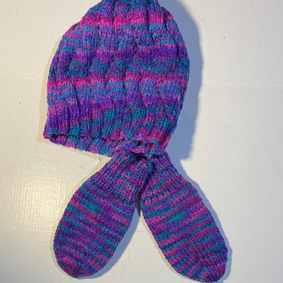 Colorful Child’s Hand Knitted Hat and Mittens Set NWOT - Picture 3 of 5